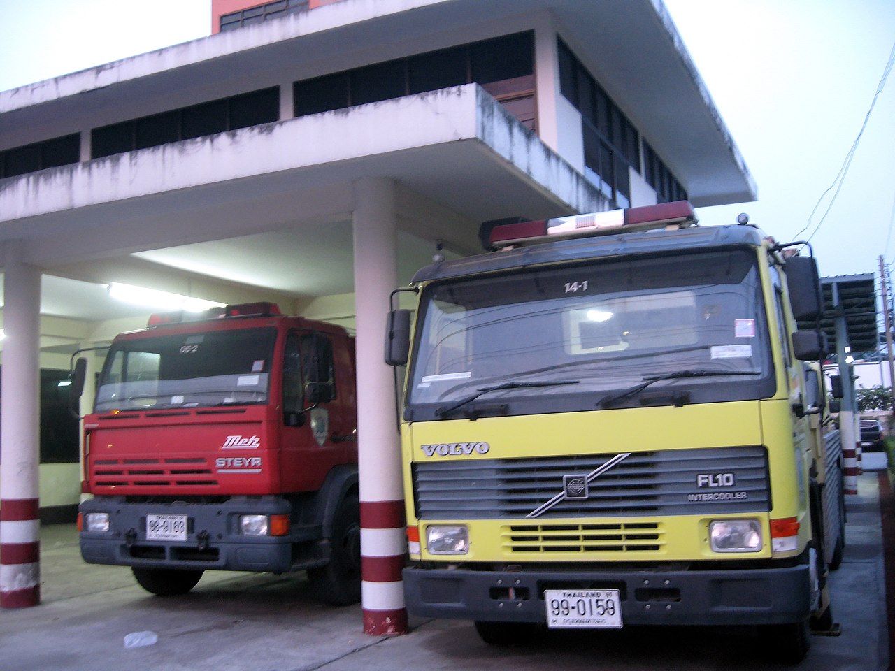 fire destroys stalls