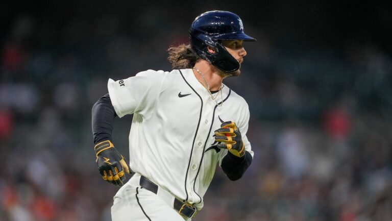 mlb outfielder lands