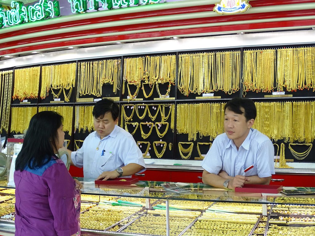 chinese tourists arrested