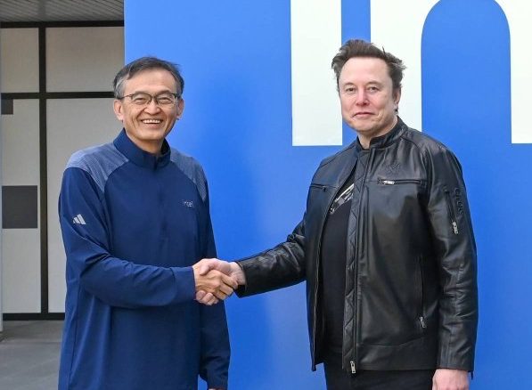 intel signs elon