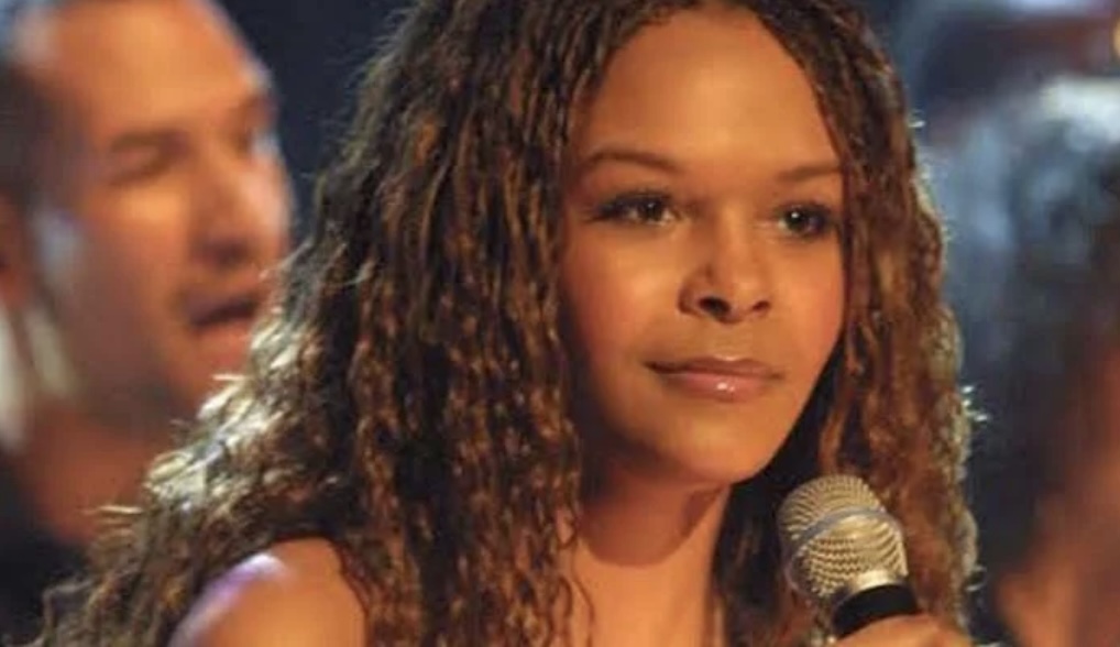 samantha mumba unveils