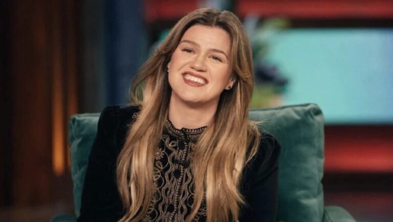 kelly clarkson reveals
