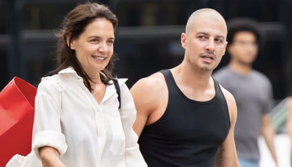 katie holmes makes