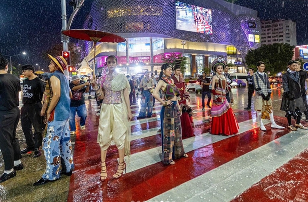 chiang mai crosswalk