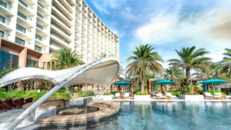 luxury hotels successfully