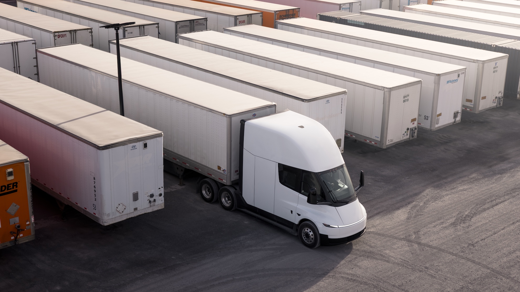 einride strikes deal