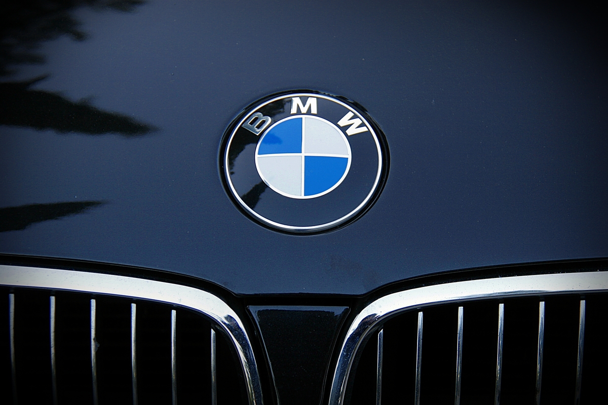 bmw crashes into