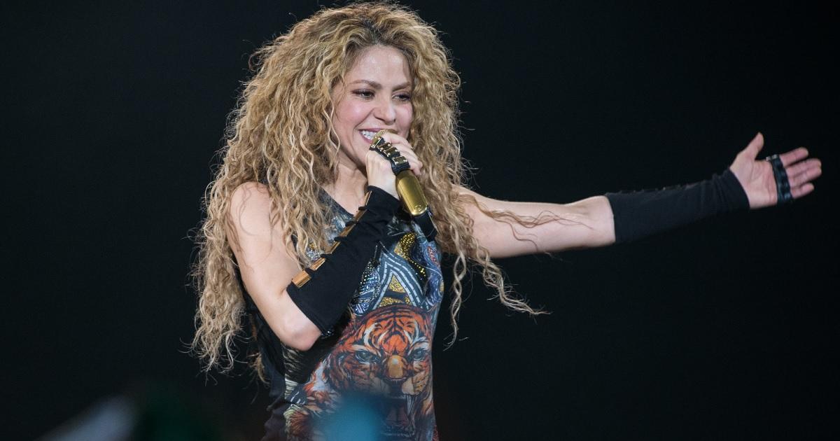 shakira crew member