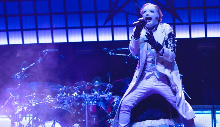 slipknot kicks out