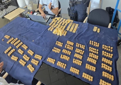 builders discover gold