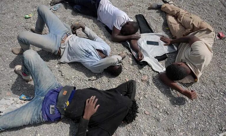thousands migrants leave