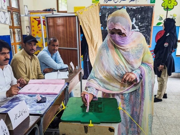 pmln leads second