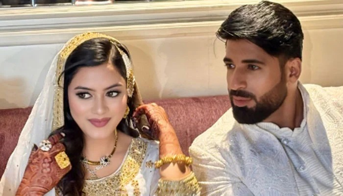 urmila matondkars exhusband