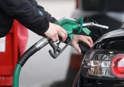 petrol hits rs33518
