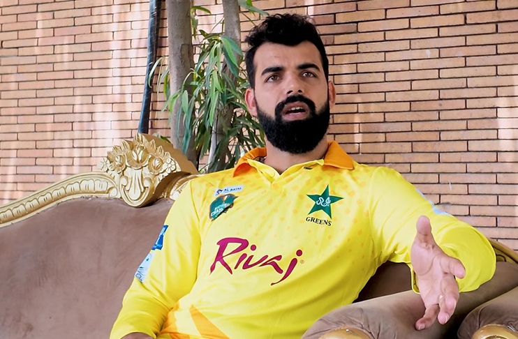 shadab khan sees