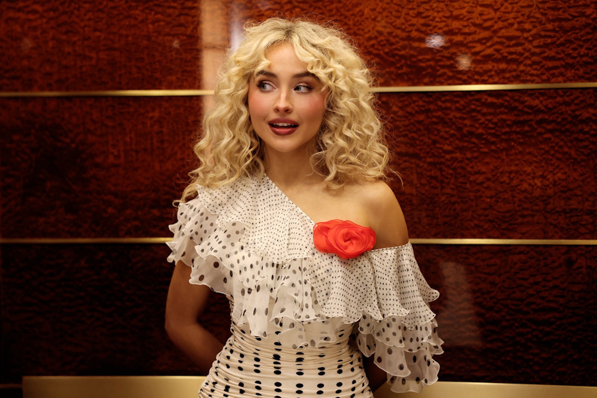 sabrina carpenter goes