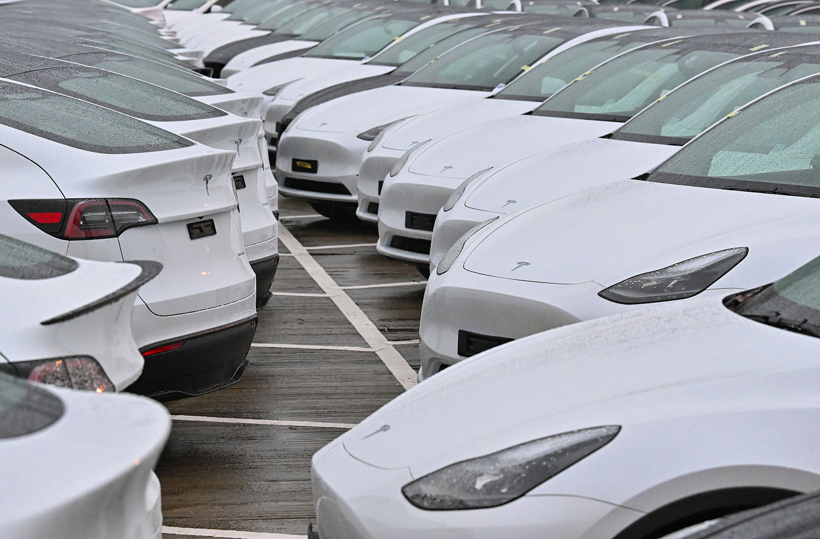 tesla sustains its
