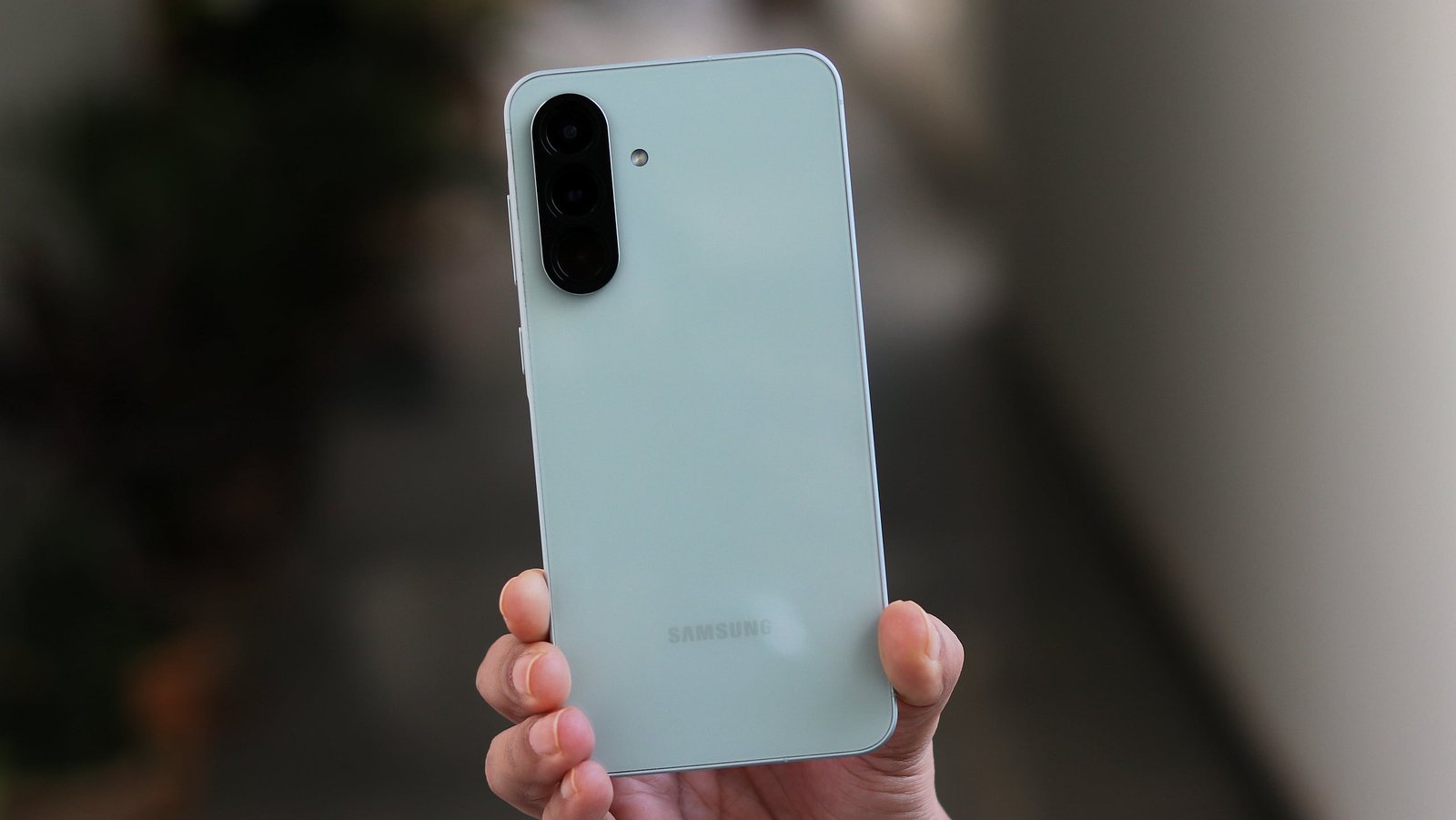 samsung hikes galaxy