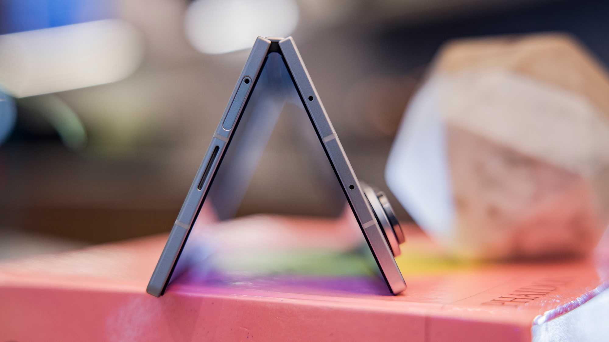 galaxy fold hinge
