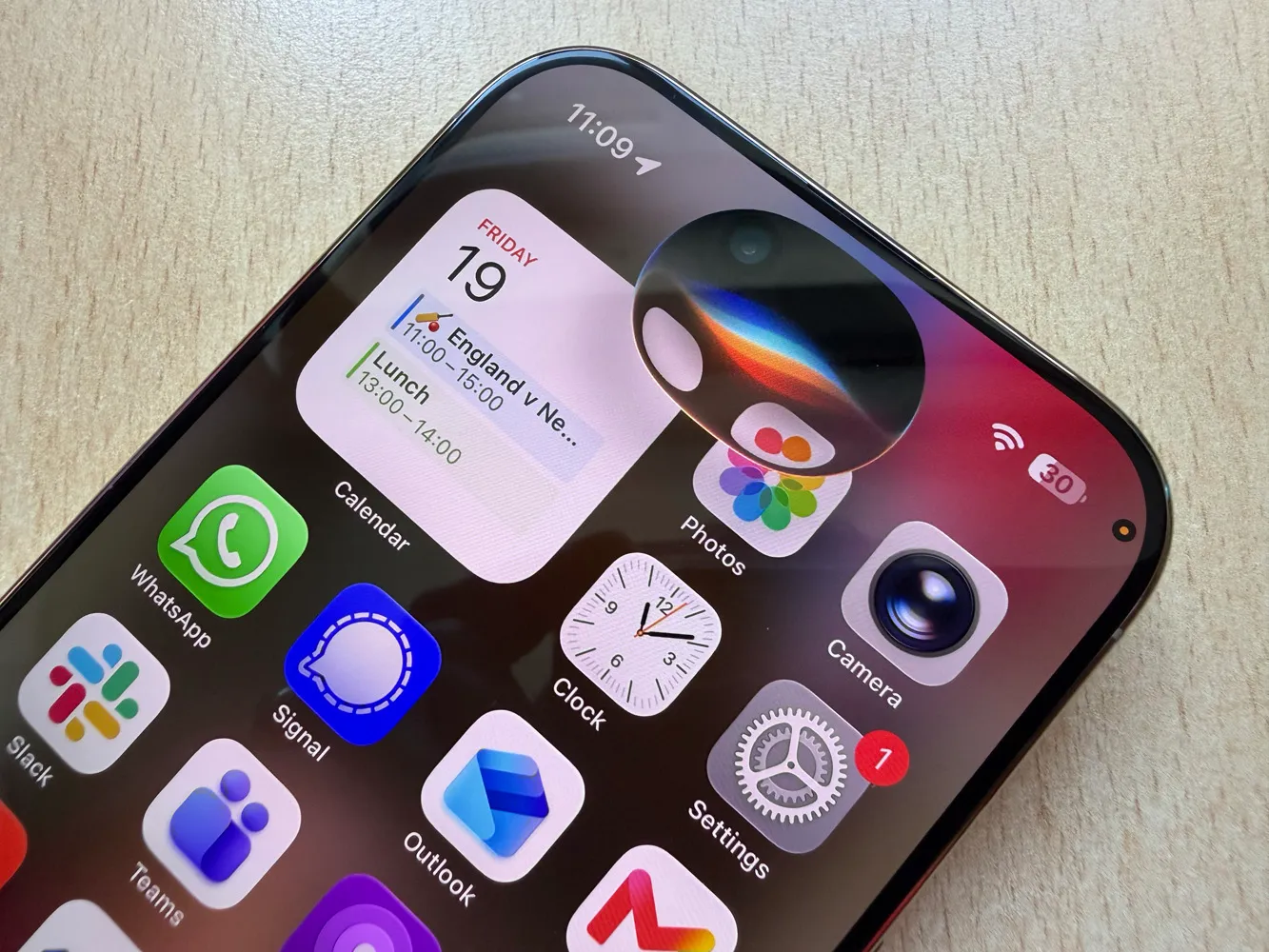 apples siri available