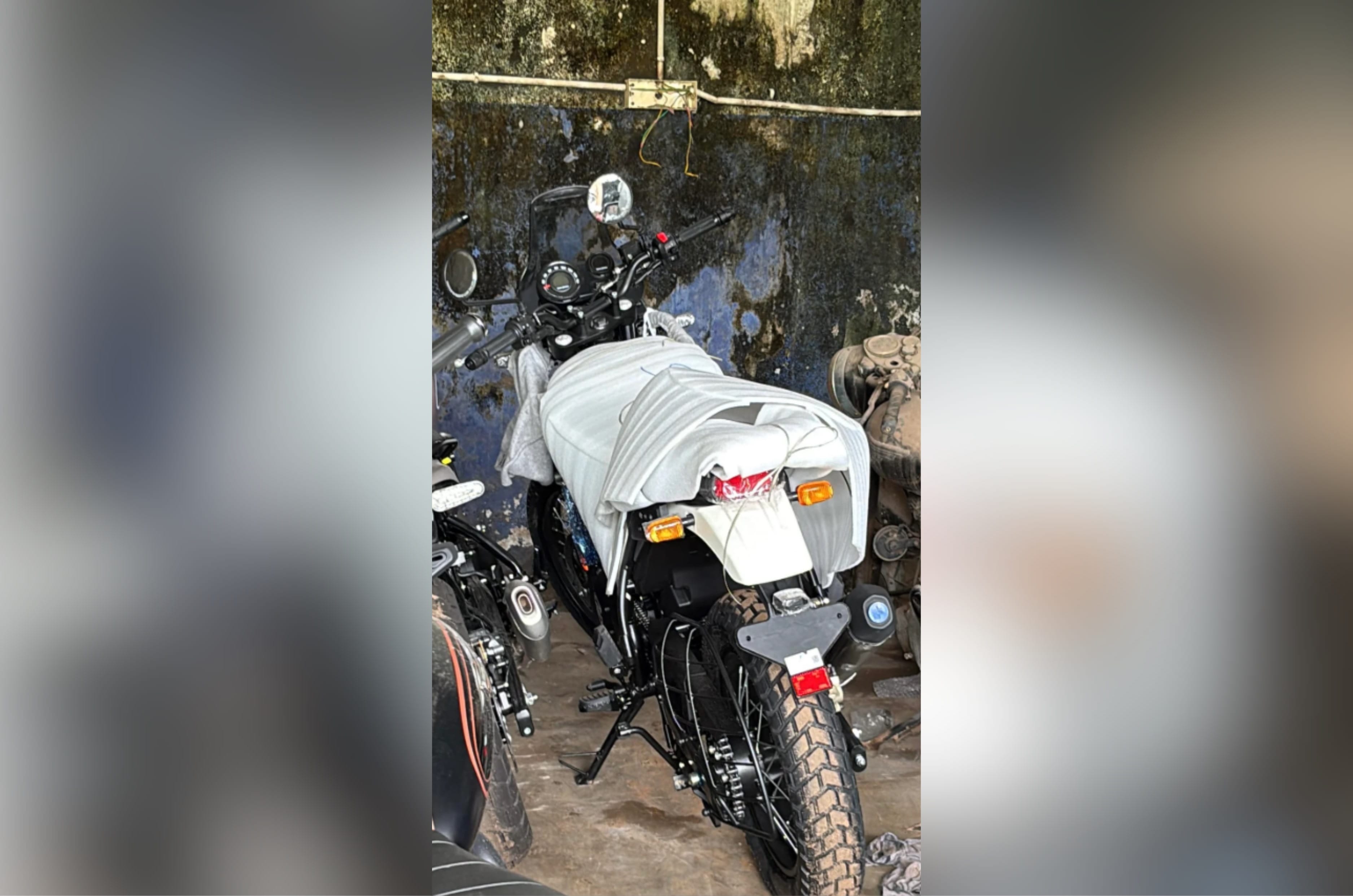 Royal Enfield Himalayan 440 spotted at showroom before launch