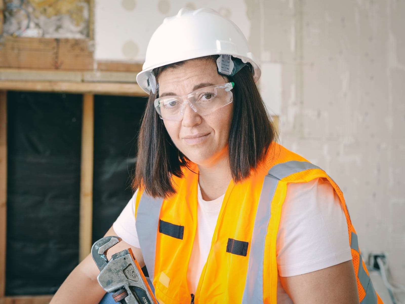 TOP REASONS FOR CALLING A PLUMBER IN CHATSWOOD DURING AN EMERGENCY If your toilet keeps backing up or your gas is leaking, calling an emergency plumber in Chatswood can be the most efficient way to solve the problem. Although DIY tricks can work, you may expose your system to more danger than good. Our plumbers always have the right tools on board. Before any job, we will analyse and find where the problem lies from its roots and by using our modern tools, you have the assurance that your issue will be gone before you know it. Additionally, we have an upfront pricing system, which guarantees that you’ll know the full pricing of the project before we undertake any work. The quote is always transparent, detailed, and comes with no hidden costs. Once you pay the 10% deposit, our plumbers will get down to work immediately.