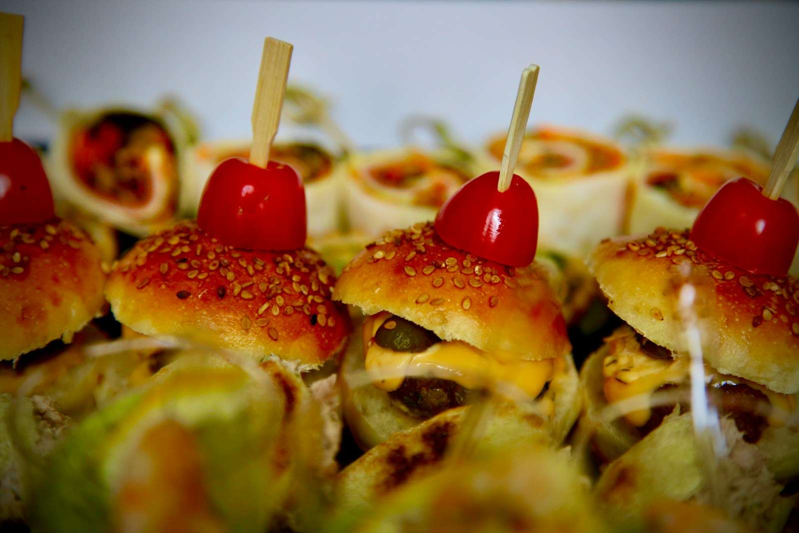 5 Reasons to Choose Burger Catering Boxes for Your Next Event