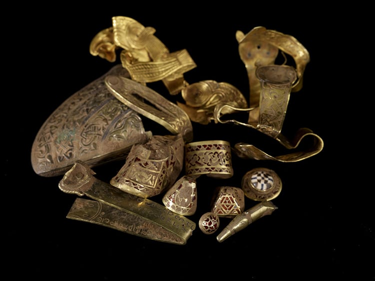 Staffordshire hoard treasure 1.jpg