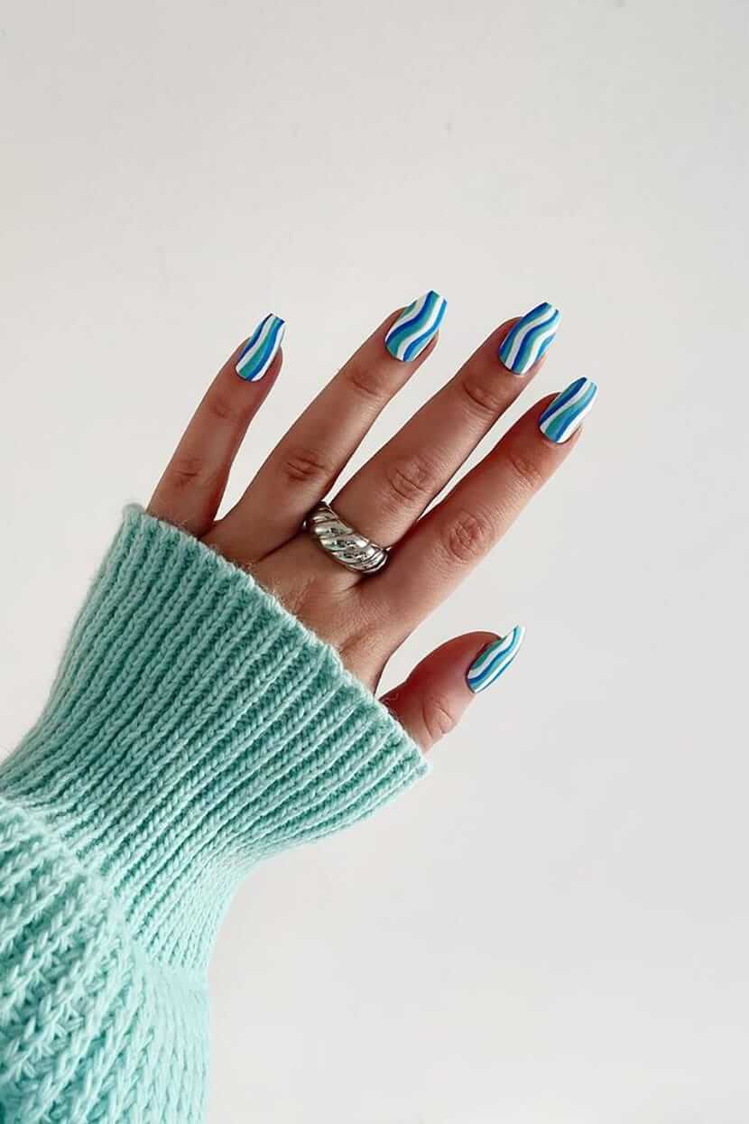 30 gorgeous blue nail designs to copy in 2023.jpg