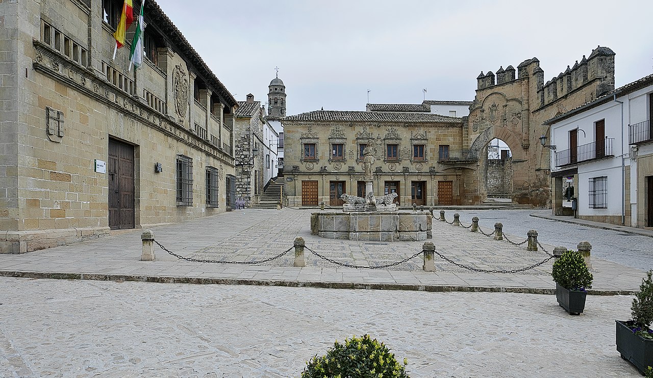 1 Baeza Plaza del Populo Baeza.jpg