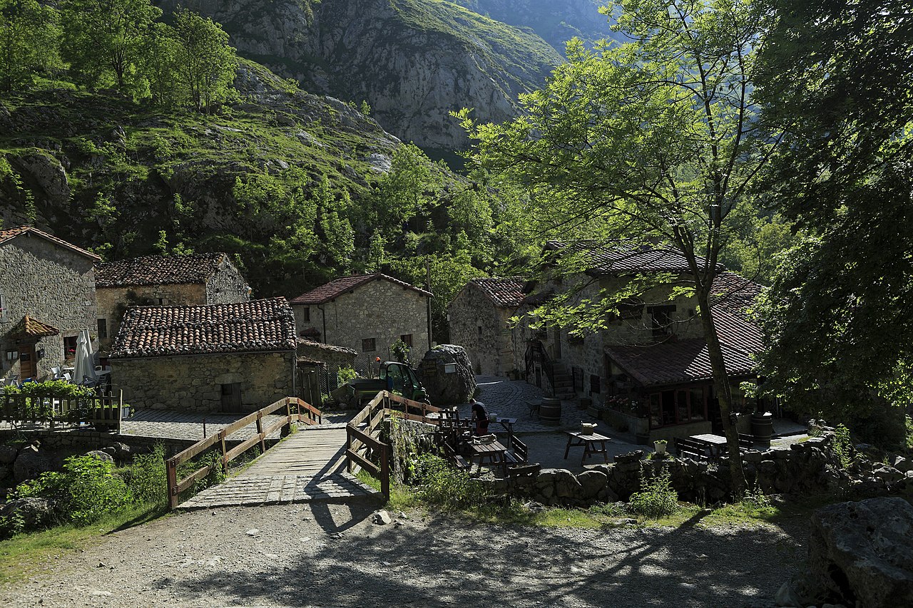 1 Bulnes La Villa 1.jpg