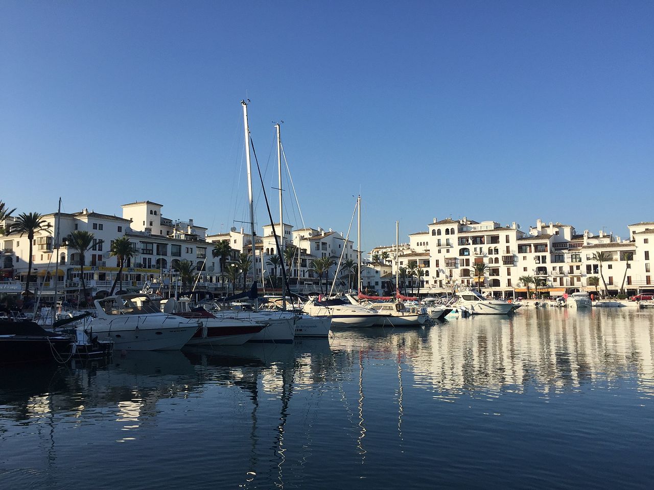 1 Puerto de la duquesa Manilva.jpg