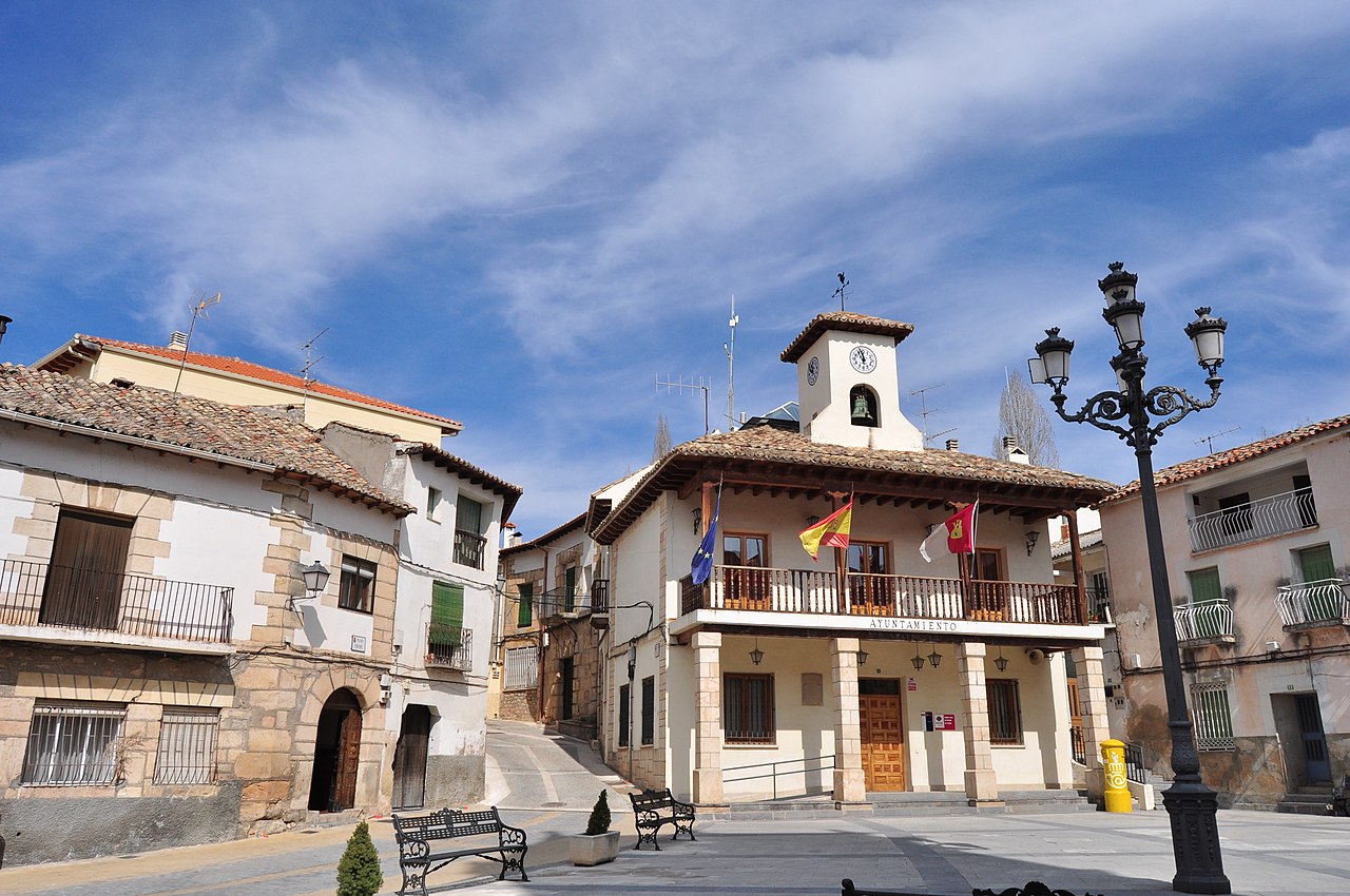 1 Trillo Ayuntamiento.jpg