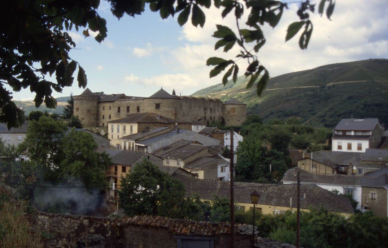 1 castillo de VillafrancaDelBierzo.jpg
