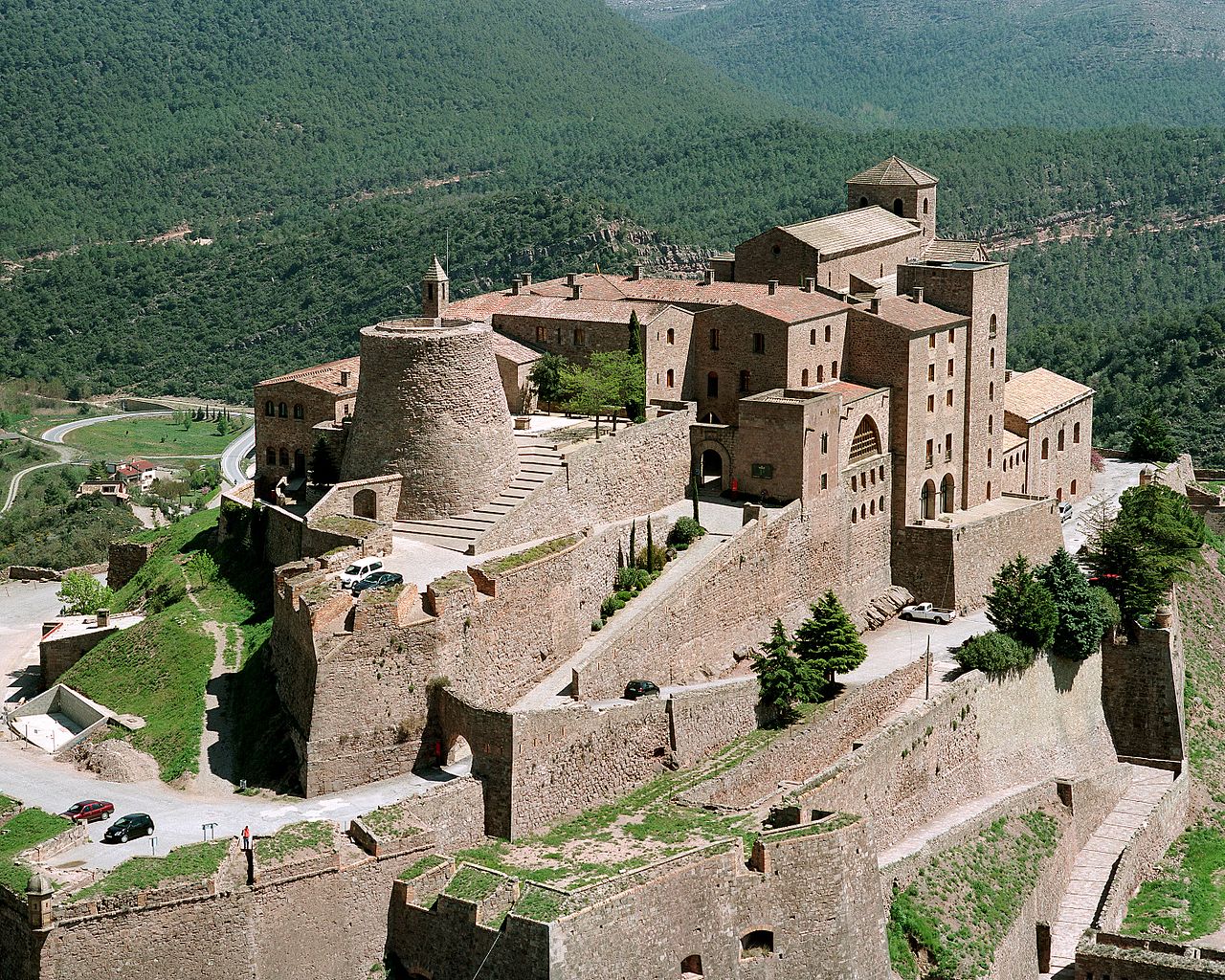 1 romanico castillo de Parador de Cardona 2.jpg