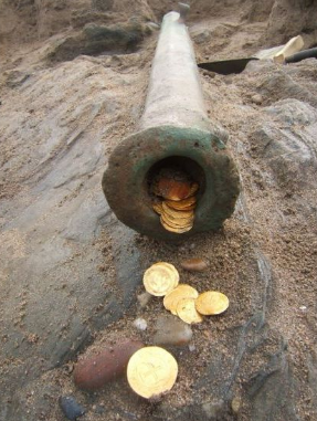 Gold coins and a cannon.png