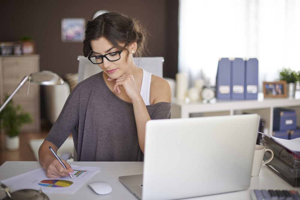 Young female freelancer who makes extra money online.png