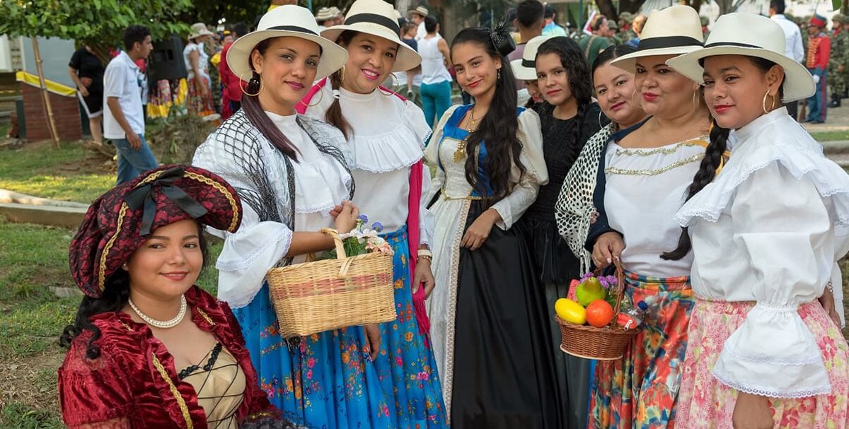 traje colombia 1.jpg
