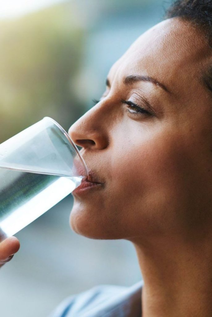 Does Drinking More Water Really Lead to Better Skin 686x1024.jpeg