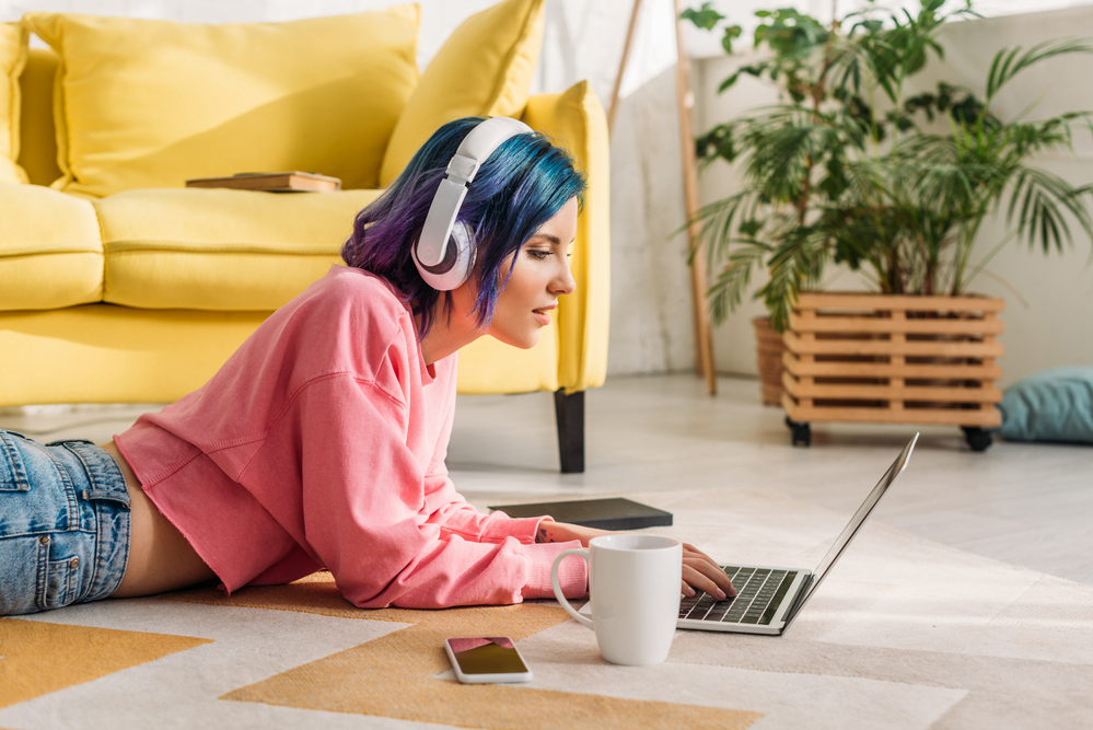 Freelancer working her virtual job.png