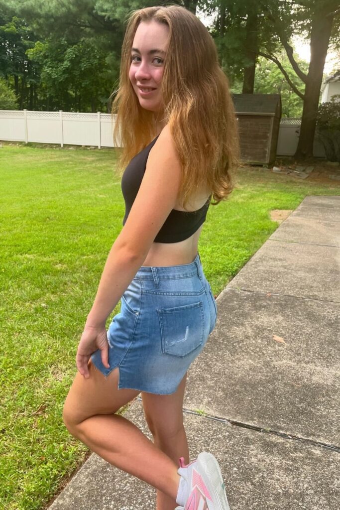 Jean Shorts Outfits 1 683x1024.jpg