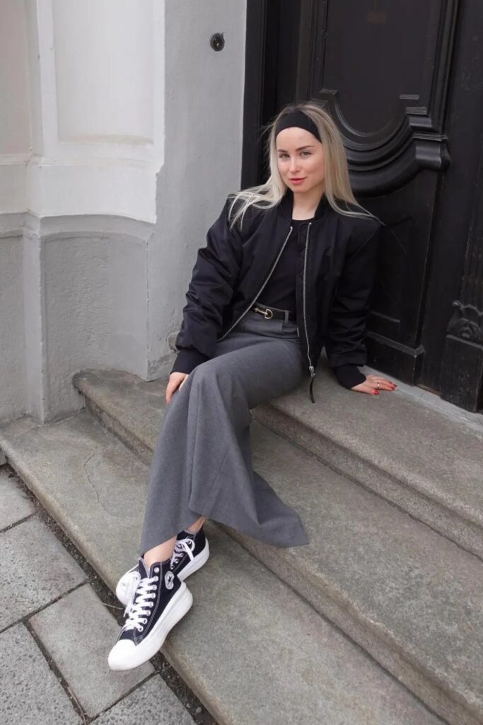 Outfits With Sneakers 683x1024.jpg