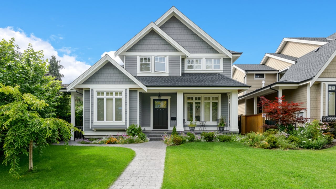 front yard ss448870624 dpdgm.jpg