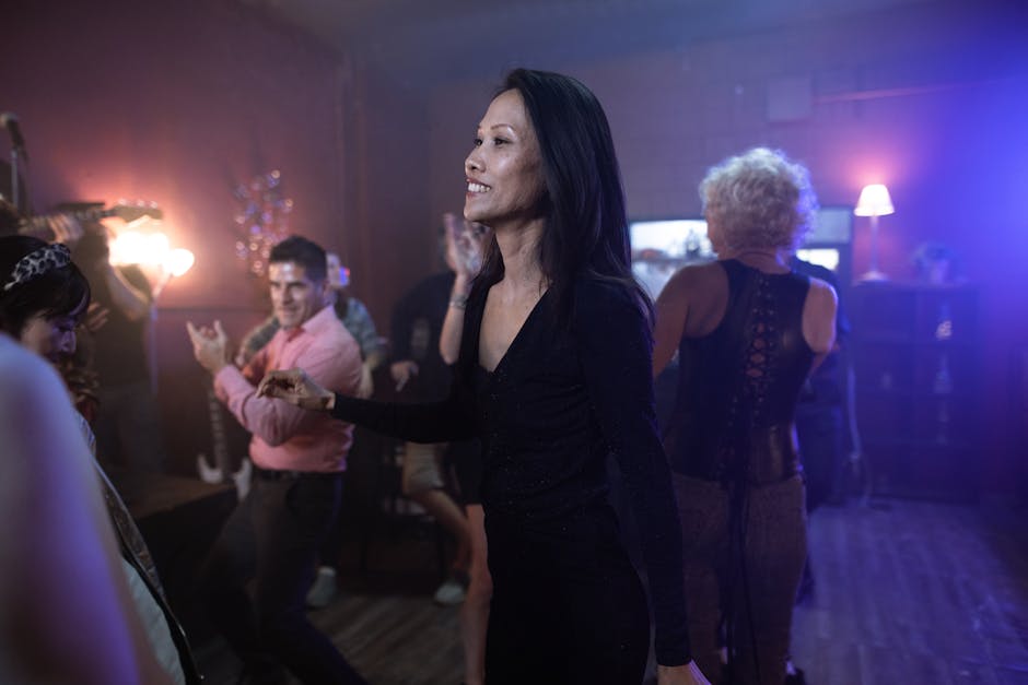 Kim Novak says Sydney Sweeney is 'totally wrong' to play her in biopic, 'sticks out so much above the waist' - Entertainment Weekly 3 Kim Novak says Sydney Sweeney is 'totally wrong' to play her in biopic, 'sticks out so much above the waist' - Entertainment Weekly