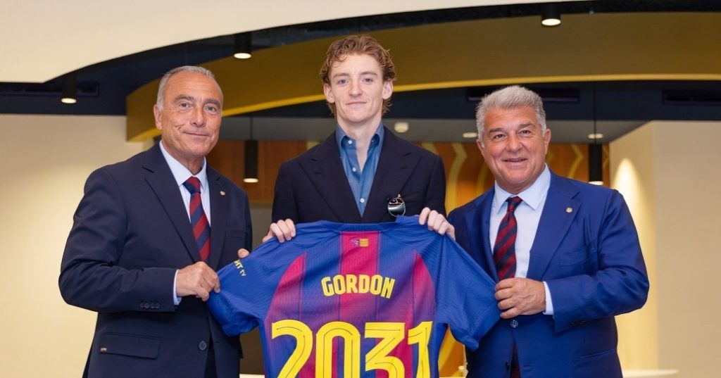 Anthony Gordon se mang lai dieu gi cho Barcelona 2 1024x537.jpg