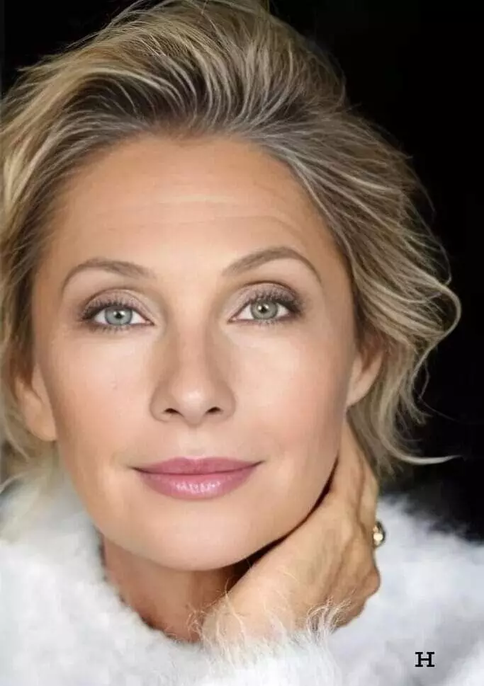 Makeup Over 60 Older Women Guide for Fresh & Youthful Skin 3 AnyConv.com 4b7e10624bbad44501a5a52f1138e652.webp