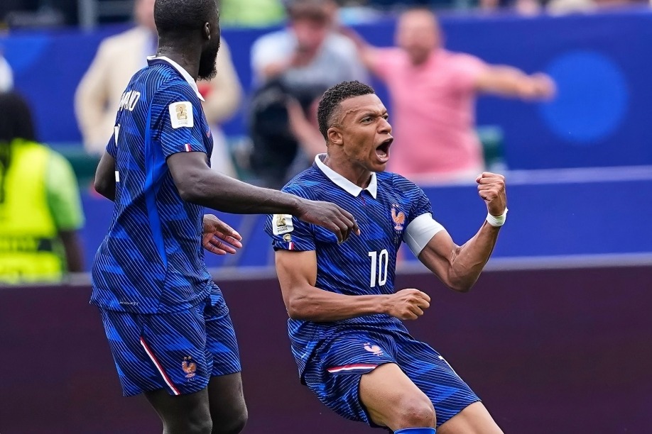 Kylian Mbappe Cot moc 100 tran E28093 gia nhap nhom huyen thoai 2.jpg