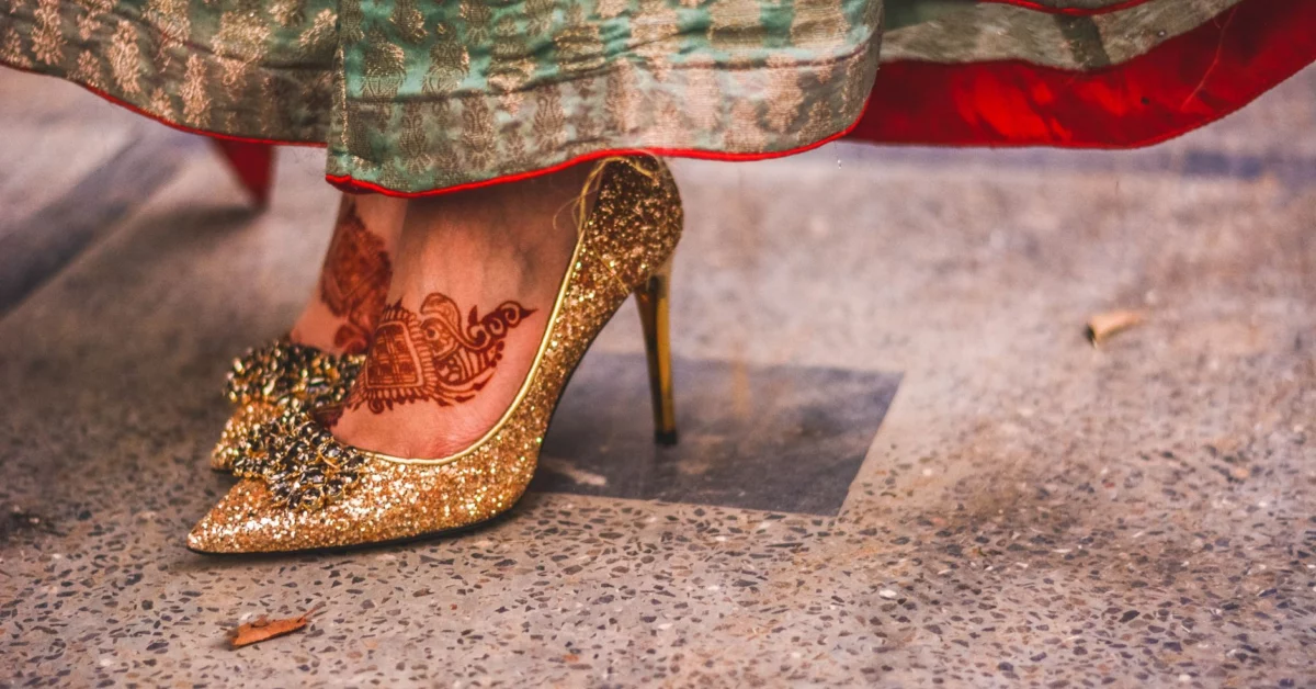 20 Gold Heels Outfit Ideas (+ Heels You’ll Actually Wear) 2 gold heels outfit