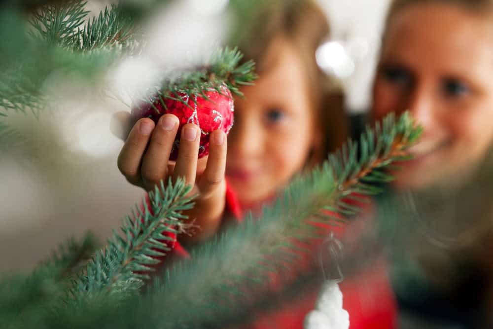 Fun Christmas Traditions for Families That’ll Bring Everyone Together (Without the Stress!) 1 fun christmas traditions