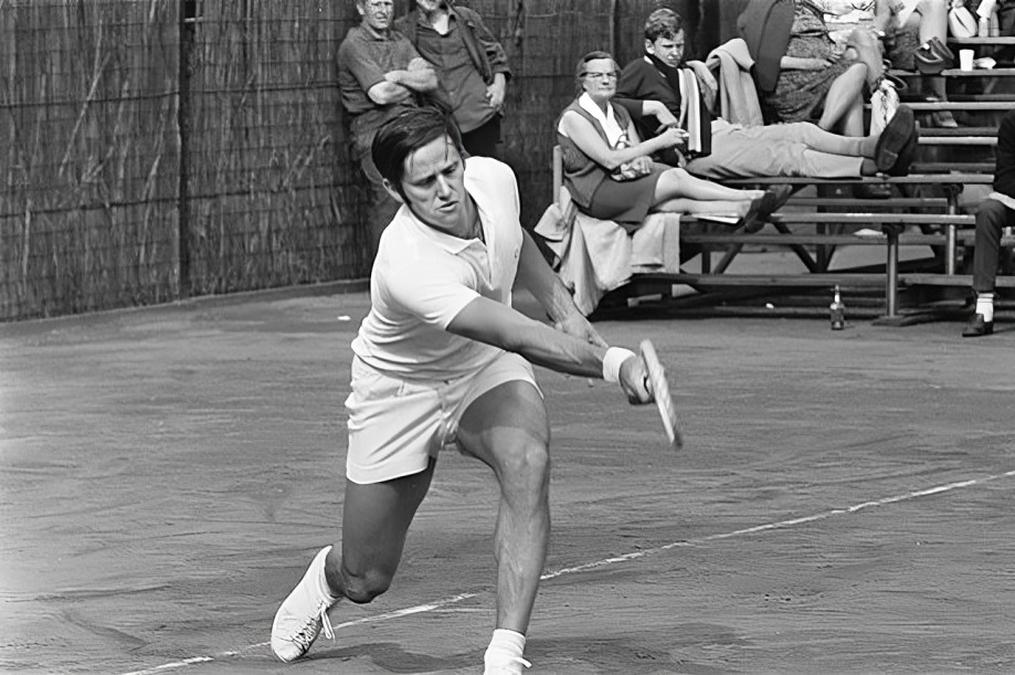 Roy Emerson 2.jpg